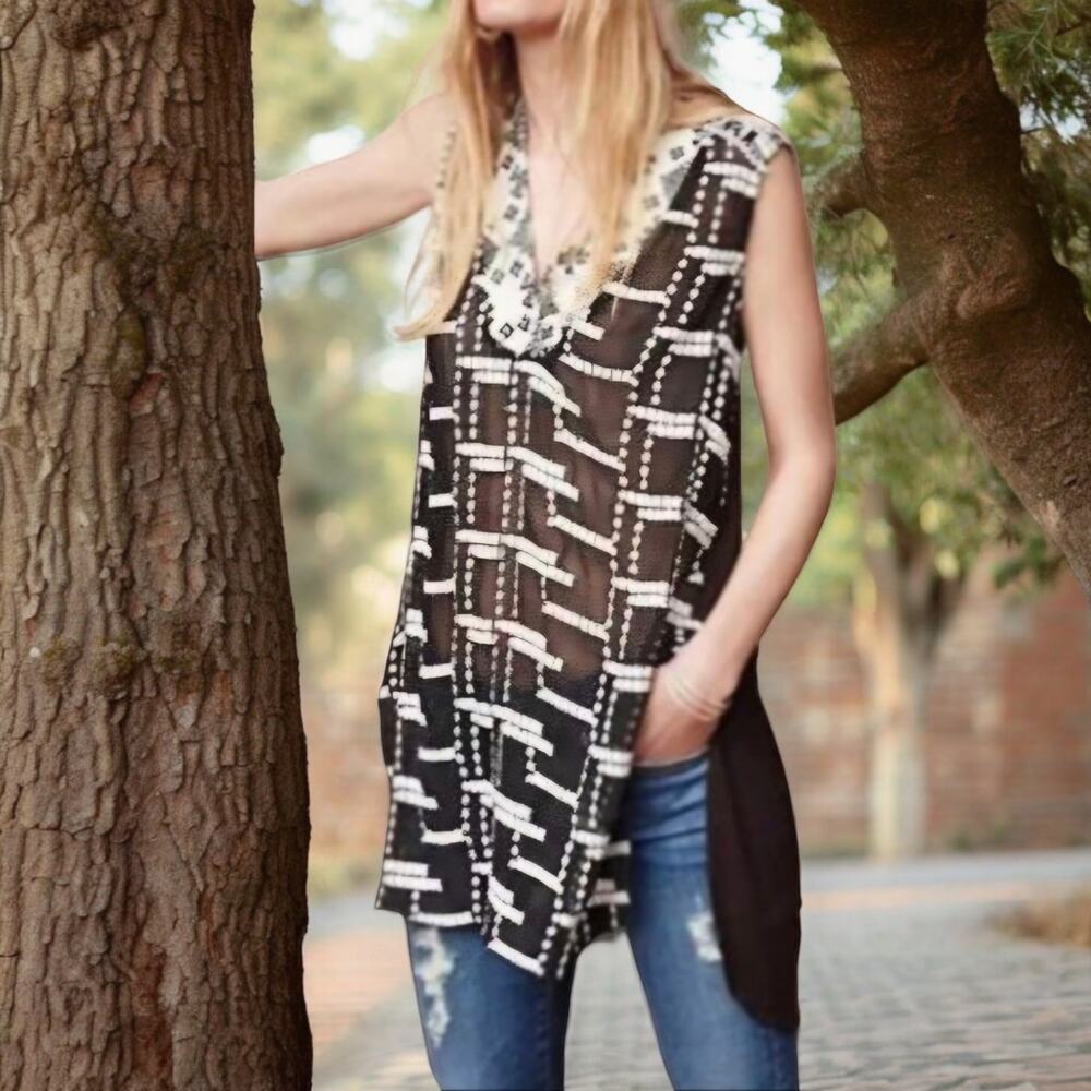 Tiny Abstract Embroidered Split Neck Sleeveless T… - image 1
